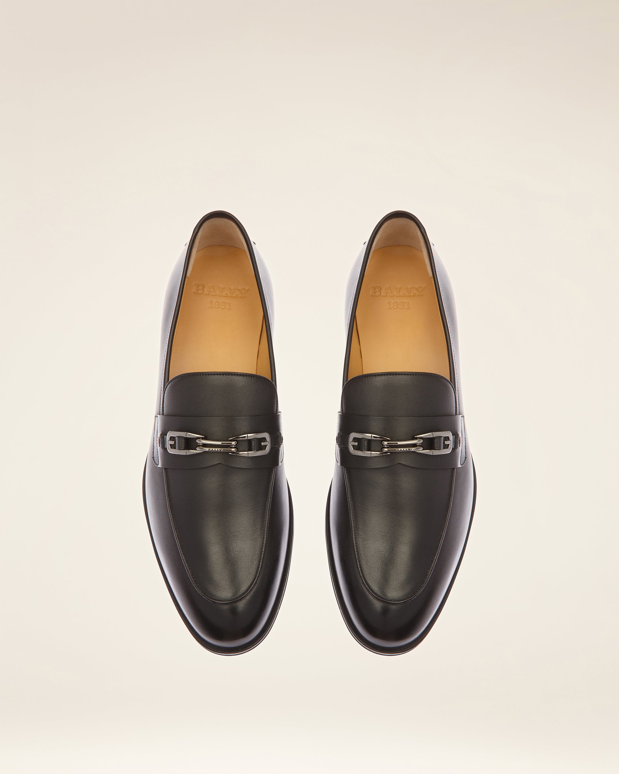 Shop Luxury Leather Shoes For Men In Dubai & Abu Dhabi 